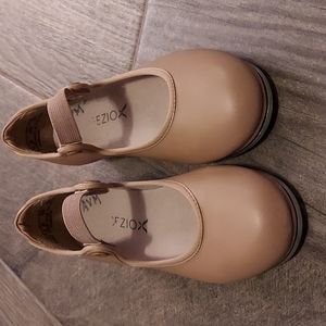 Capezio shuffle Tap Tan Tap shoes